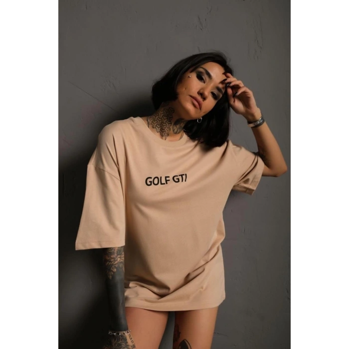 Kadın Oversize Baskılı Tişört – Golf GTI Retro Araba Desenli, Ön & Arka Dijital Baskı, Sokak Modası Stil - Bej