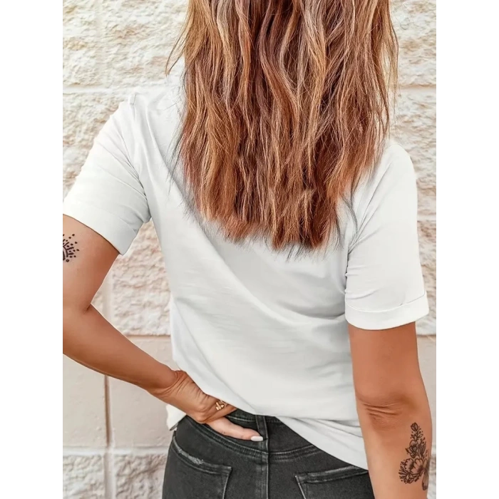 Kadınlar için Şık Leopar Kalp Baskılı Günlük Tişört - Büyük Beden, Makinede Yıkanabilir, Sevgililer Günü & Günlük Kıyafetler için Mükemmel- Beyaz