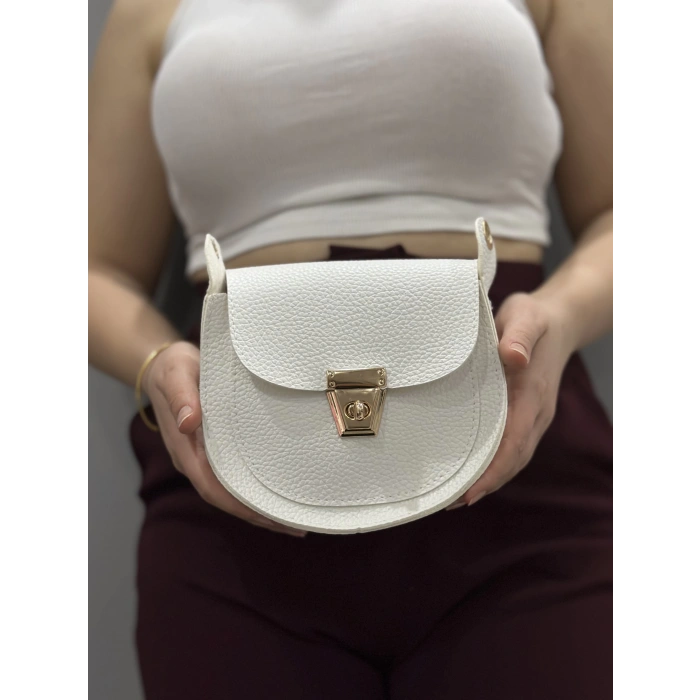 Klasik kapaklı beyaz cilt çanta