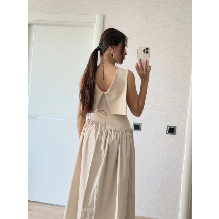 KREP ARKASI KANAT ARKA ÖN PENS DETAYLI UZUN KADIN ELBİSE - BEJ