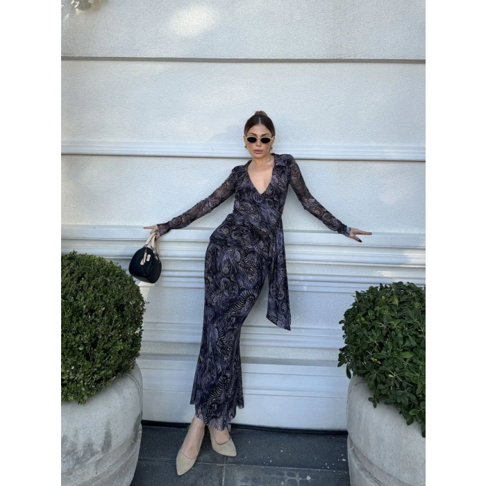 KRUVAZE V YAKA, FIRFIRLI VE BAĞCIKLI DESENLİ BLUZ VE MİDİ ETEK TAKIM - SİYAH