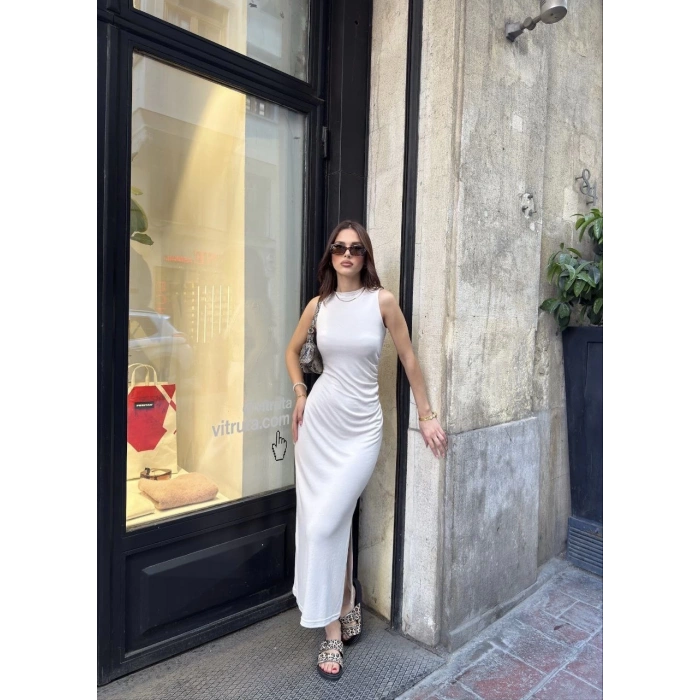 OSY MODAL YUMUŞAK DOKULU KUMAŞ BİSİKLET YAKA SIFIR KOLSUZ YIRTMAÇLI UZUN ELBİSE - BEYAZ