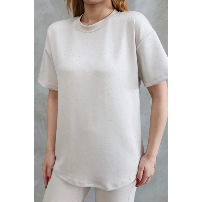 OSY MODAL YUMUŞAK DOKULU KUMAŞ BİSİKLET YAKA TAŞ DETAYLI KISA KOLLU TAKIM - KIRIK BEYAZ