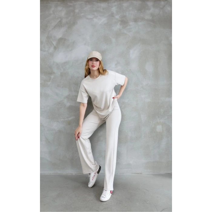 OSY MODAL YUMUŞAK DOKULU KUMAŞ BİSİKLET YAKA TAŞ DETAYLI KISA KOLLU TAKIM - KIRIK BEYAZ