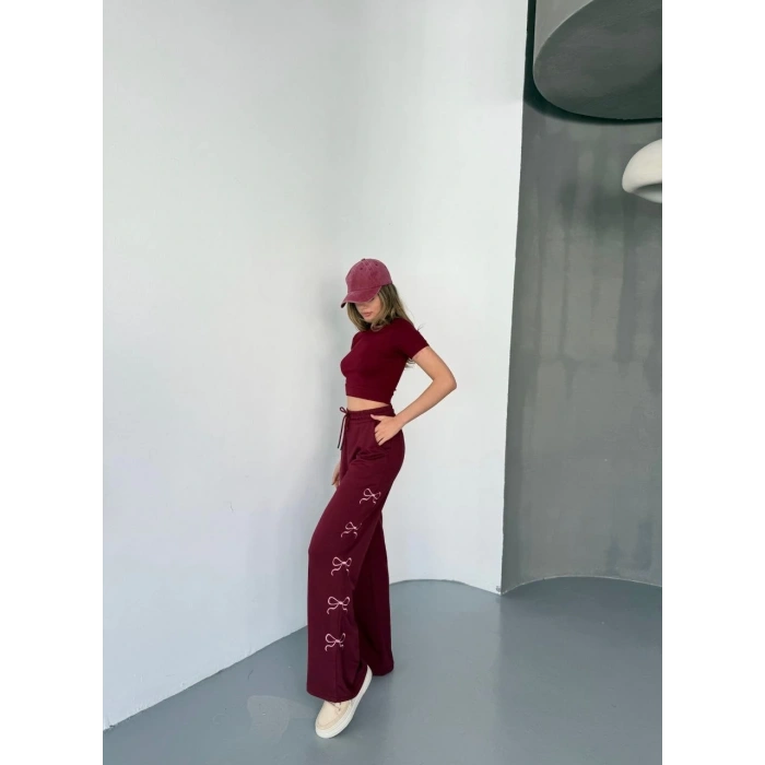 OSY MODAL YUMUŞAK DOKULU KUMAŞ NAKIŞ İŞLEMELİ RAHAT BOL PAÇA EŞOFMAN PANTALON - BORDO