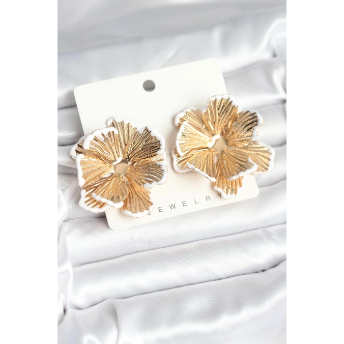 Pirinç Gold Renk Beyaz Mine Detaylı Lotus Kadın Küpe