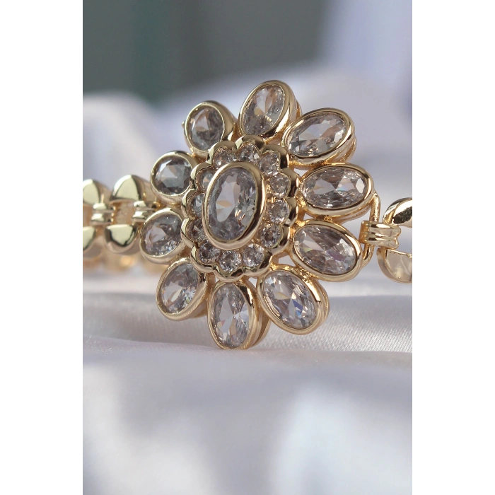 Pirinç Gold Renk İri Zirkon Taşlı Çiçek Figürlü Bileklik