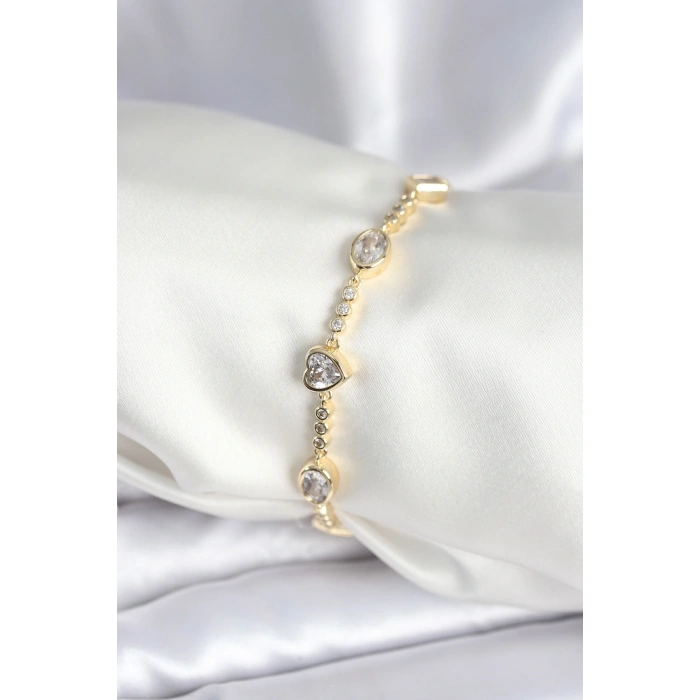 Pirinç Gold Renk Zirkon Taşlı Kalpli Model Kadın Bileklik