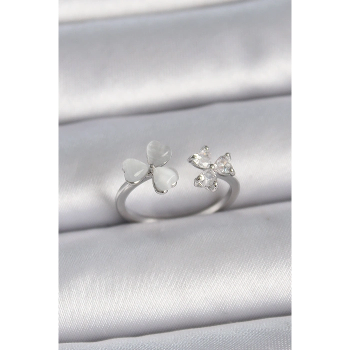 Pirinç Gümüş Renk Ayarlanabilir Zirkon Taşlı Beyaz Mineli Kalp Model Kadın Yüzük