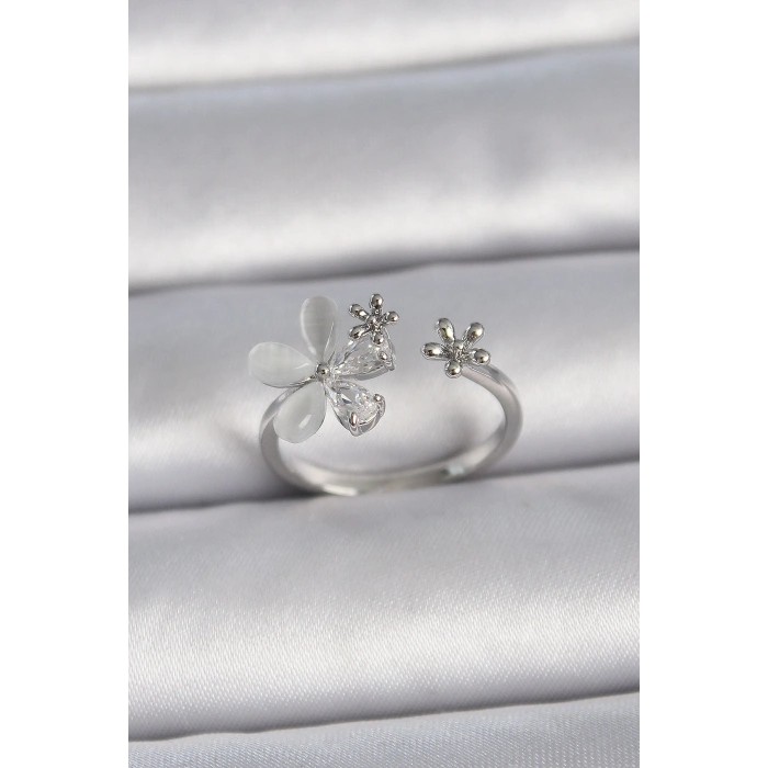 Pirinç Gümüş Renk Ayarlanabilir Zirkon Taşlı Beyaz Mineli Yaprak Model Kadın Yüzük