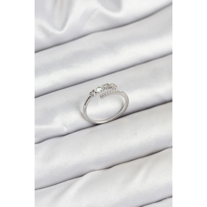 Pirinç Gümüş Renk Kalpli Detaylı Zirkon Taşlı Kadın Yüzük