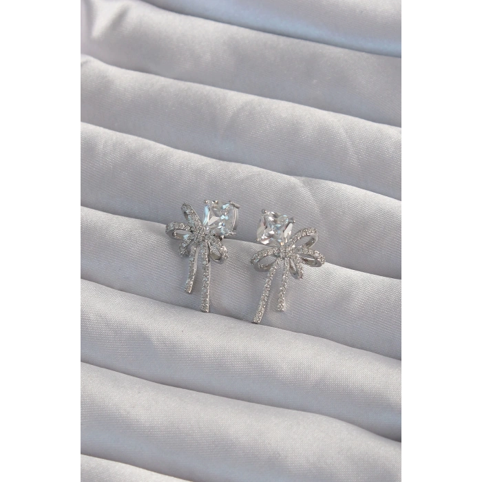 Pirinç Gümüş Renk Kare Zirkon Taşlı Fiyonk Küpe