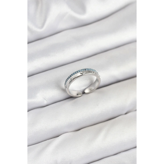 Pirinç Gümüş Renk Sıralı Zirkon Taşlı Kutup Yıldızı Model Kadın Yüzük