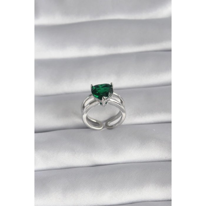 Pirinç Gümüş Renk Yeşil Zirkon Taşlı Tek Taş Model Kadın Yüzük