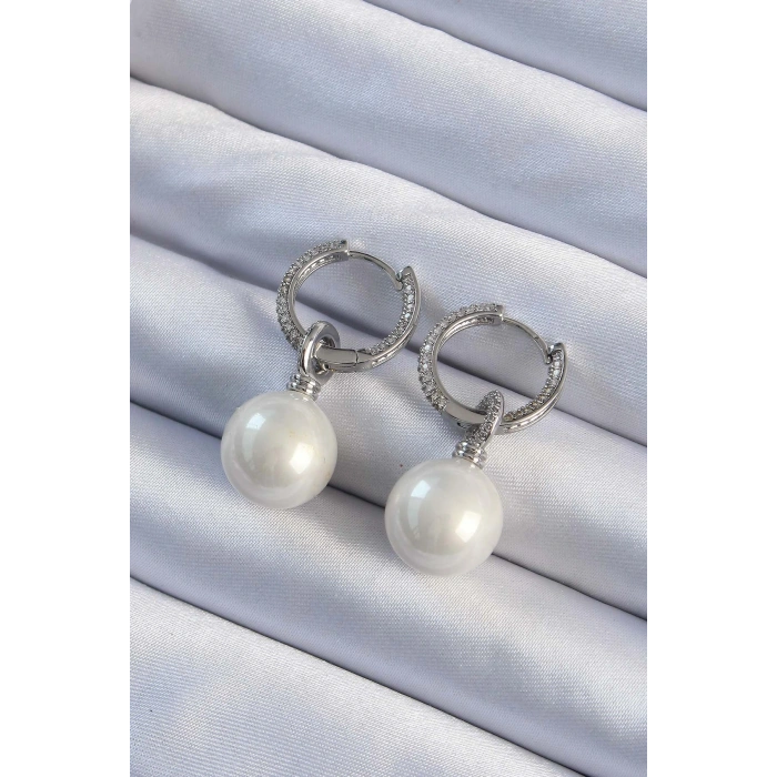 Pirinç Gümüş Renk Zirkon Taş Kaplama İnci Tasarımlı Kadın Küpe