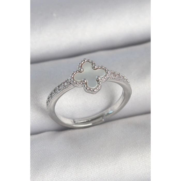 Pirinç Gümüş Renk Zirkon Taşlı Beyaz Mineli Yonca Model Ayarlanabilir Kadın Yüzük