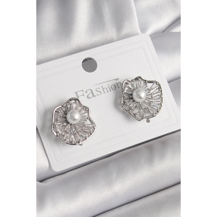 Pirinç Gümüş Renk Zirkon Taşlı Çiçek Model İnci Detay Kadın Küpe