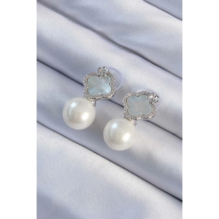 Pirinç Gümüş Renk Zirkon Taşlı Minimal Çiçek Tasarımlı Kadın Küpe