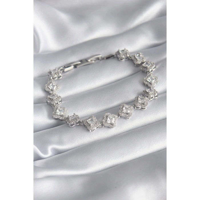 Pirinç Gümüş Renk Zirkon Taşlı Yonca Model VIP Seri Kadın Bileklik