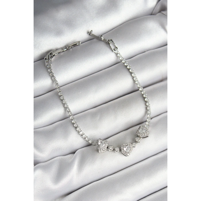 Pirinç Sıralı Kalp Figürlü Zirkon Taşlı Gümüş Renk Kadın Bileklik