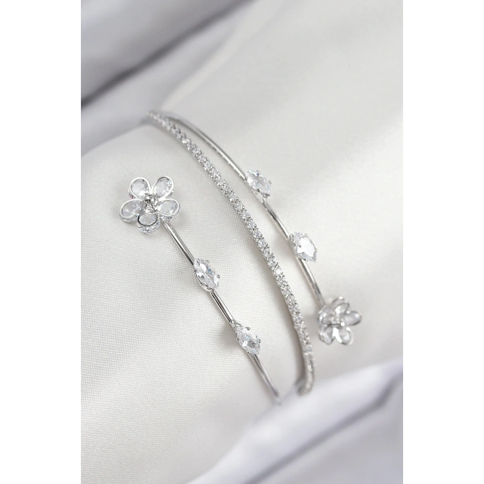 Pirinç Zirkon Taşlı Çiçek Model Gümüş Renk Kadın Bileklik