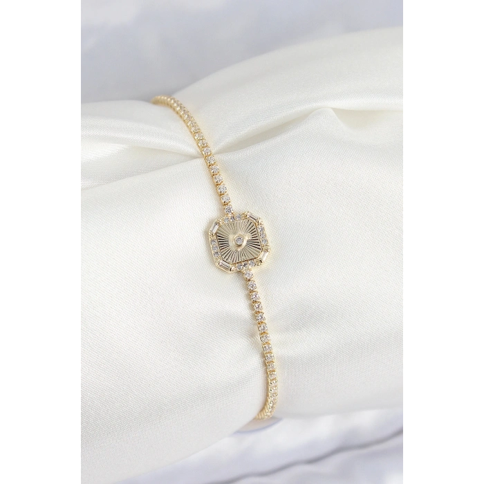 Pirinç Zirkon Taşlı Kare Model Gold Renk Kadın Bilekilk