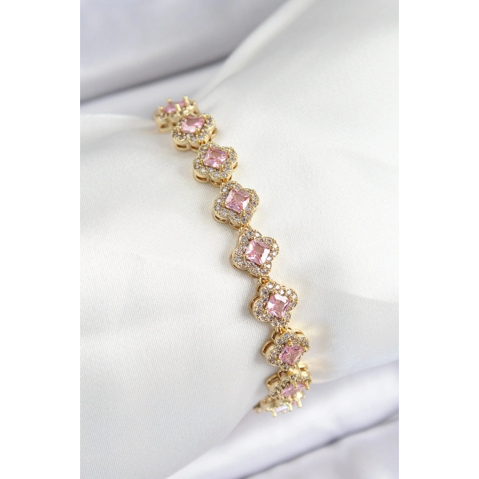 Pirinç Zirkon Taşlı Pembe Yonca Baget Model Gold Renk VIP Seri Kadın Bileklik