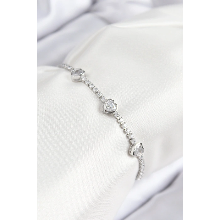 Pirinç Zirkon Taşlı Sıralı Kalp Model Gümüş Renk Asansörlü Kadın Bileklik