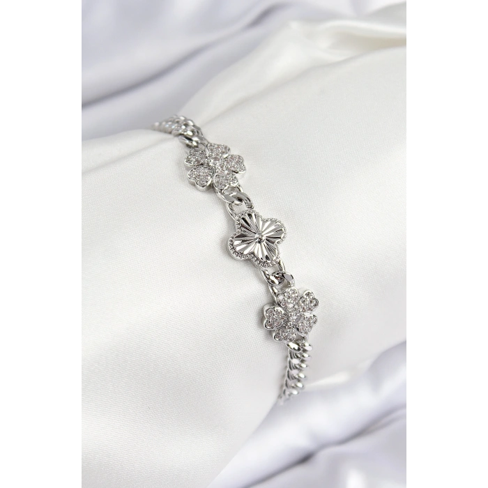 Pirinç Zirkon Taşlı Yonca Model Gümüş Renk Kadın Bileklik