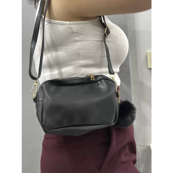 Ponpon siyah cilt çanta