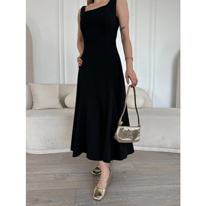 SIRT DEKOLTELİ KOLSUZ UZUN ELBİSE - SİYAH