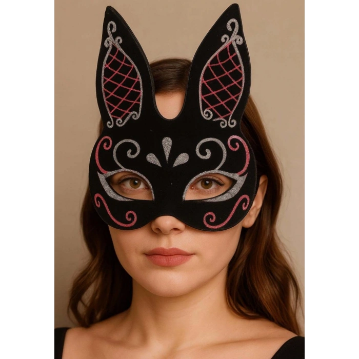 Siyah Renk Kırmızı Beyaz Simli Siyah Süet Kaplama Tavşan Maskesi 18x16 cm