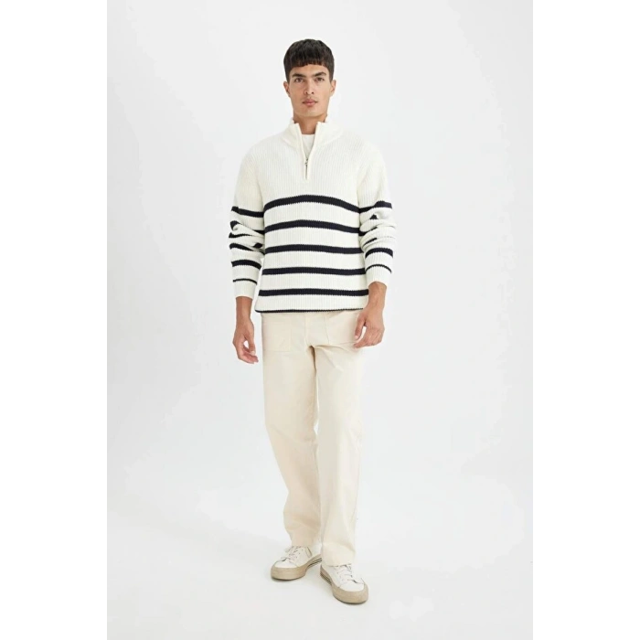 Standart Fit Dik Yaka Yarım Fermuarlı Çizgili Triko Kazak
