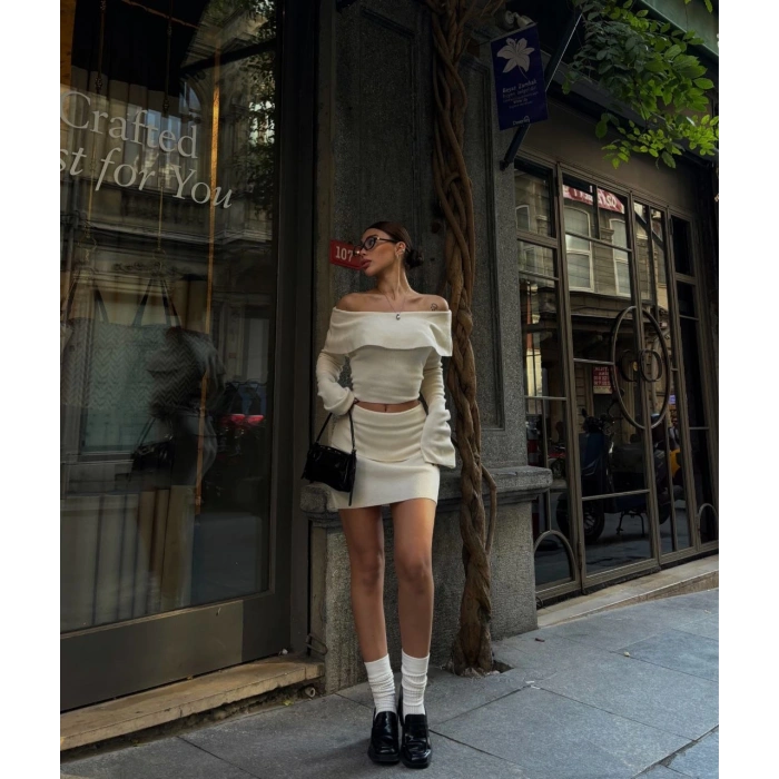 STRAPLEZ , MADONNA , CARMEN YAKA CROPLU MİNİ ETEKLİ İKİLİ TAKIM TRİKO - BEYAZ