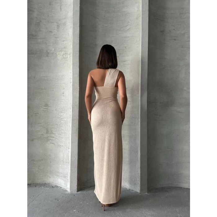 Tek omuz pliseli elbise