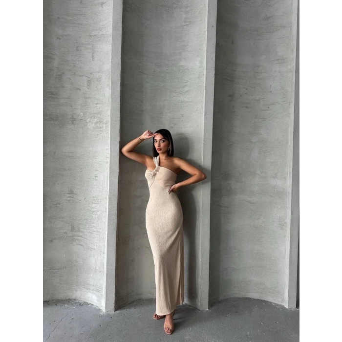 Tek omuz pliseli elbise