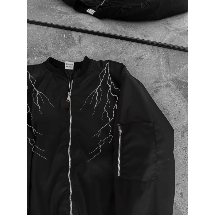 UNİSEX SİYAH BOMBER MONT – BEYAZ ŞİMŞEK DESENLİ, FERMUARLI CEPLİ, KAPİTONE ASTARLI SOKAK STİLİ GÜNLÜK CEKET - SİYAH