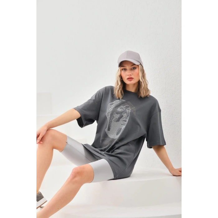 UNİSEX TAŞ DESENLİ OVERSİZE T-SHİRT - FÜME