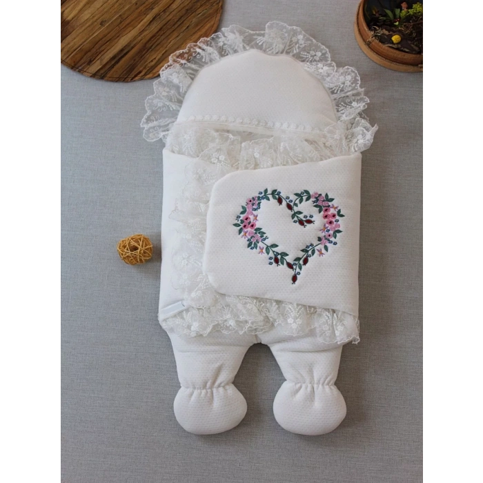 Yenidoğan Kapitone Anadolunun Kalbi Nakışlı Ayaklı Kız Erkek Bebek Battaniyesi Ekru