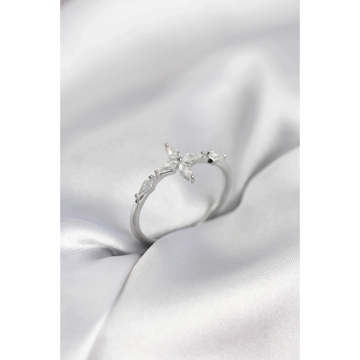 Yıldız Model Zirkon Taşlı Gümüş Renk Kadın Yüzük