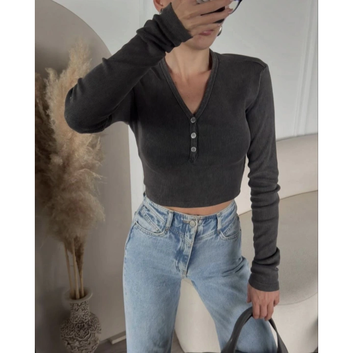 Düğme Detaylı Yıkamalı Crop