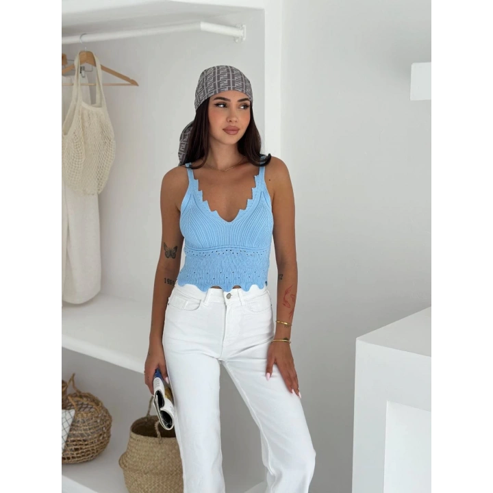 V Yaka Askılı Arkası Açık Triko Crop - Bebe Mavisi