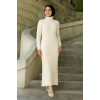 KADIN TESETTÜR TRİKO ELBİSE – BOĞAZLI UZUN FİTİLLİ DOKUMA, ESNEK TAM KALIP, 130 CM MİDİ BOY, BAHAR & KIŞ ŞIK RAHAT STİL - BEYAZ