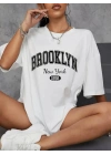 Brooklyn Harf Baskılı Düşük Omuzlu T-shirt, Rahat Kısa Kollu Bol T-shirt, Kadın Giyim - Beyaz
