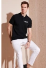 Yakası Düğmeli Yakalı Pike Baskılı T-Shirt - Siyah