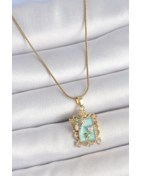 316L Çelik Gold Renk Zincir Mavi Mineli Çiçek İşlemeli Zirkon Taşlı Kelebek Detay Portre Model Kadın Kolye