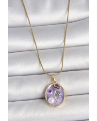 316L Çelik Gold Renk Zincir Mor Çiçek İşlemeli İnci Detay Portre Model Kadın Kolye