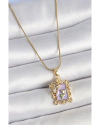 316L Çelik Gold Renk Zincir Mor Mineli Çiçek İşlemeli Zirkon Taşlı Kelebek Detay Portre Model Kadın Kolye