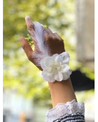 Bride to be Nedime Gelin Bilekliği Tüy ve İnci Boncuk Detaylı Beyaz Renkli Bekarlığa Veda Partisi Bilekliği 10 Adet