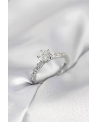 Gümüş Renk Zirkon Taşlı Tek Taş Model Kadın Yüzük